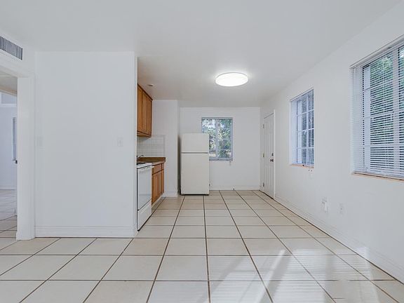 5th image of 922 NW 20th St