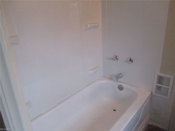 5th image of 324 Forest Ave
