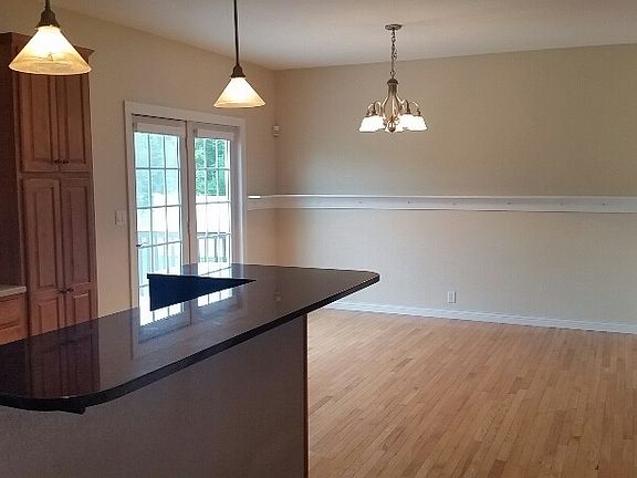 4th image of 4017 Carlton Dr