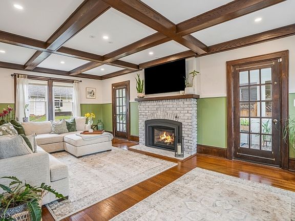 4th image of 270 Altamont Pl
