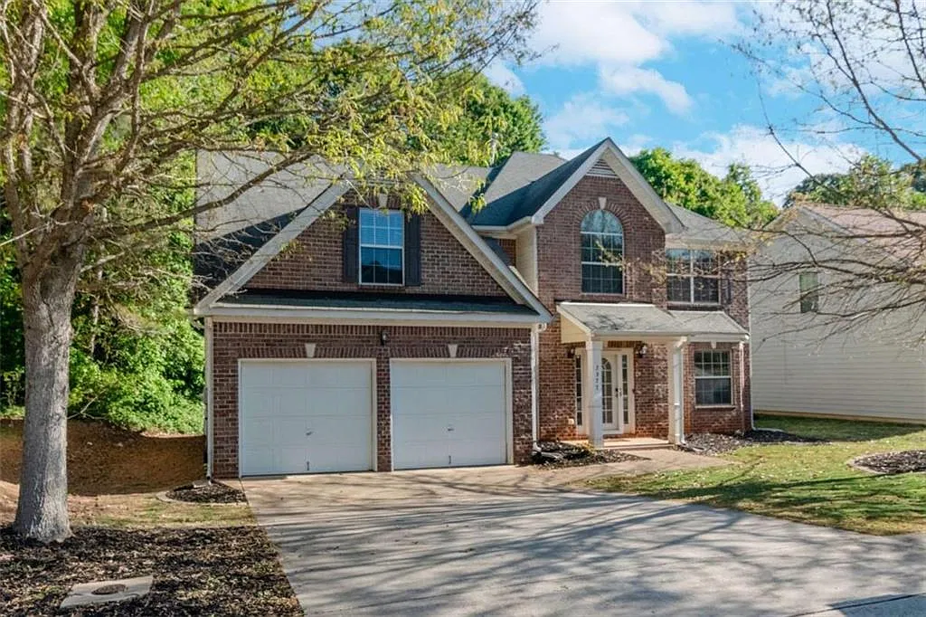 4 bed, 2.5 bath, 2816 sqft, $2,850 — Photo 1