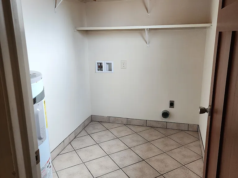 1007 W Cushing St — Photo 14