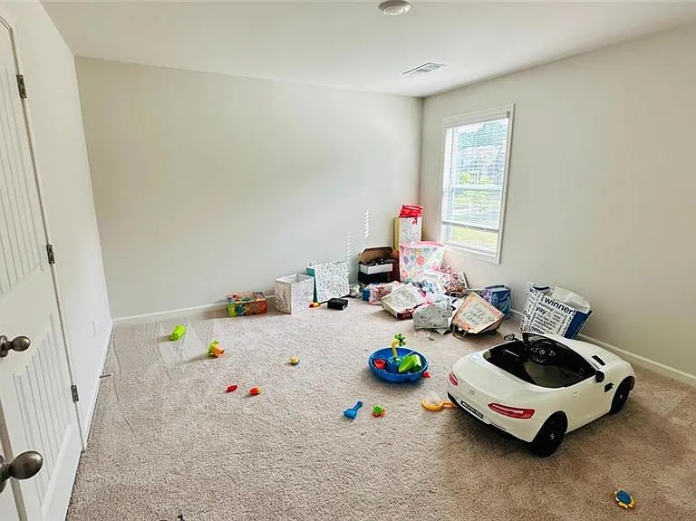 5595 Loring St — Photo 3