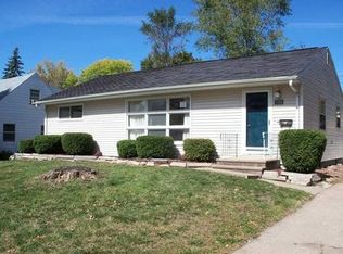 1700 Arizona Ave NE, Cedar Rapids, IA 52402