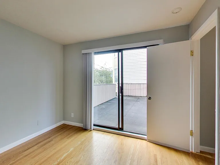 205 Collins St #4 — Photo 29