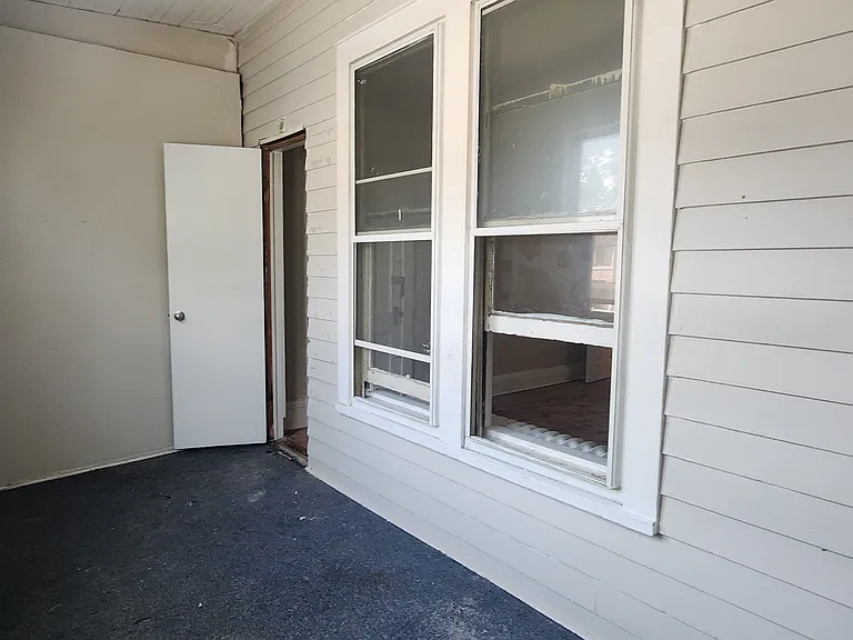 542 Washington Ave — Photo 8
