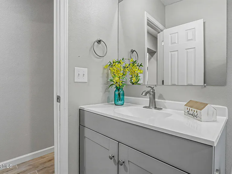 9207 Santa Rosalia Ct #B — Photo 27