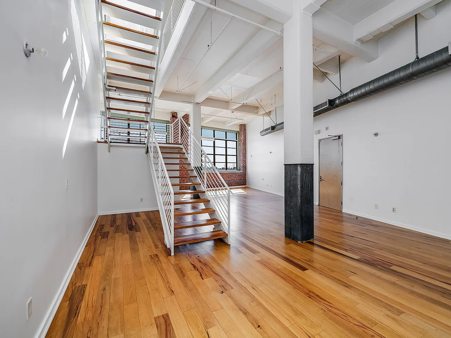 1 bed, 2060 sqft, $8,000 — Photo 3