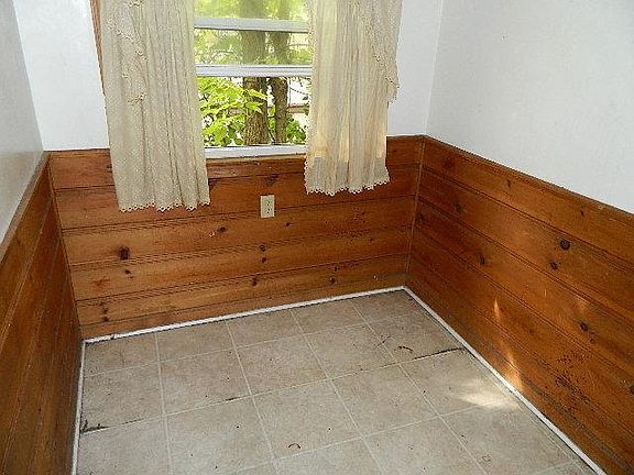 3rd image of 2313 Catalpa Dr