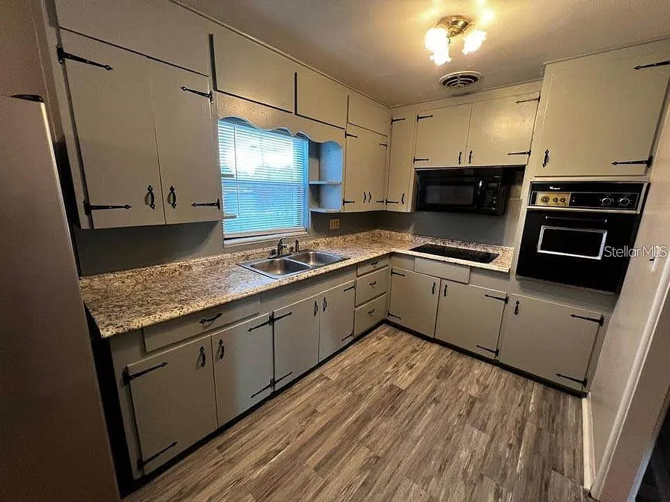2 bed, 1.0 bath, 988 sqft, $1,500 — Photo 4