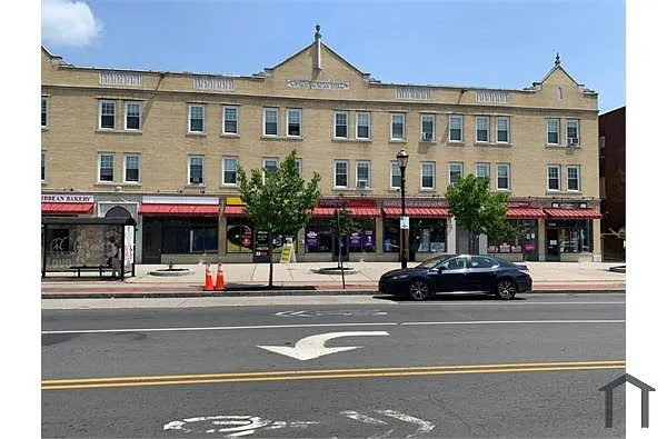 Building Photo - 1154 Albany Ave