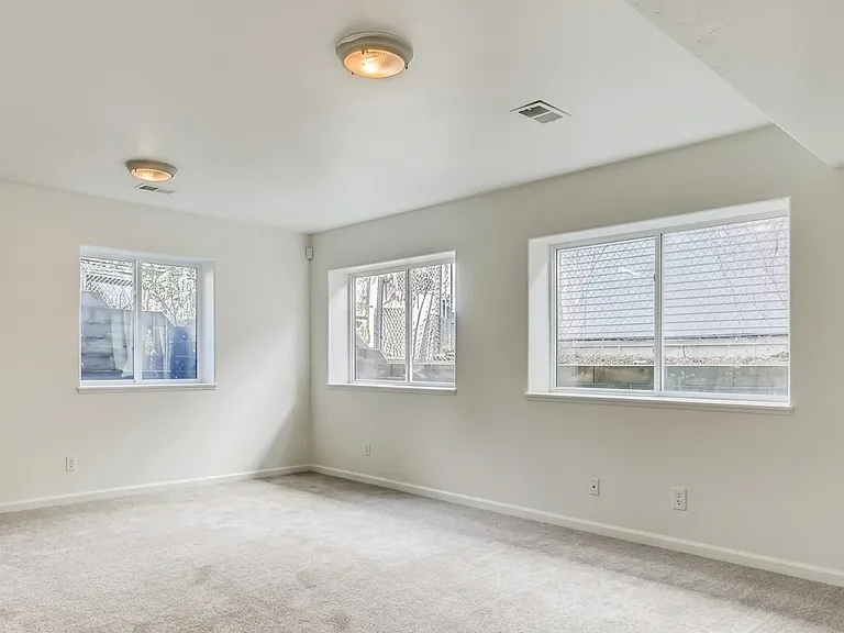 679 Allison St — Photo 5