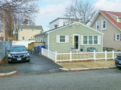 80 Oakland Ave, Pawtucket, RI, 02861
