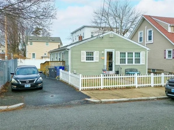 80 Oakland Ave, Pawtucket, RI 02861