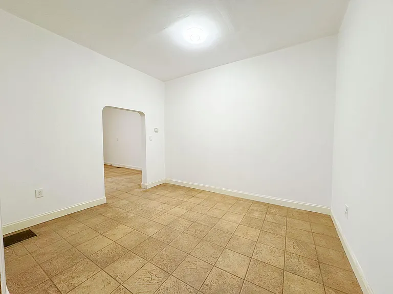 3612 S Wood St #1R — Photo 4