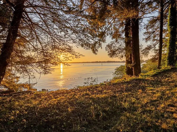 1500 Cape Arago Hwy, Coos Bay, OR 97420