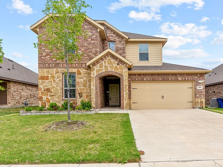 606 Rawhide Way — Photo 2