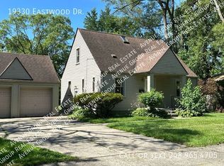 19330 Eastwood Dr, Harper Woods, MI 48225