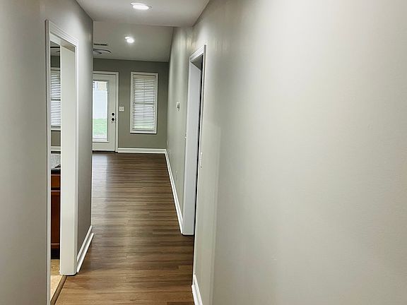 3rd image of 704 Derby Dr