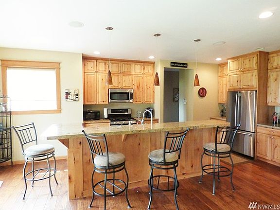 4th image of 819 108th Ave E