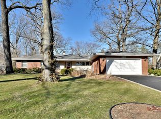 23W174 Red Oak Dr, Glen Ellyn, IL