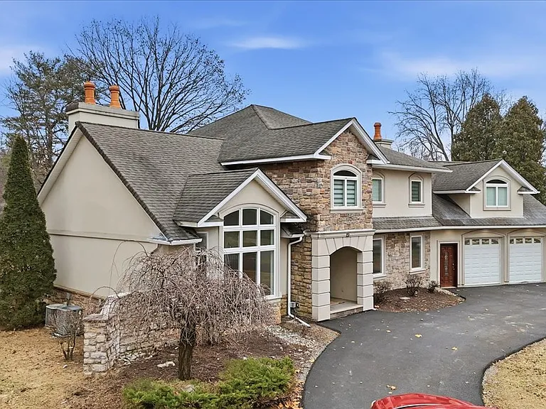 3616 Magnolia Dr — Photo 2