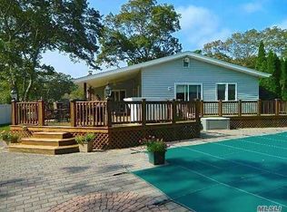 41 Homewood Dr, Hampton Bays, NY 11946