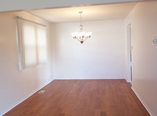 1800 Essex Pl, Downers Grove, IL 60516