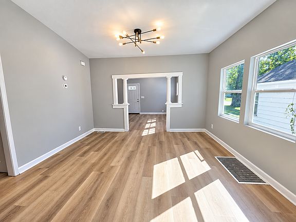 4th image of 532 S Ash Ave