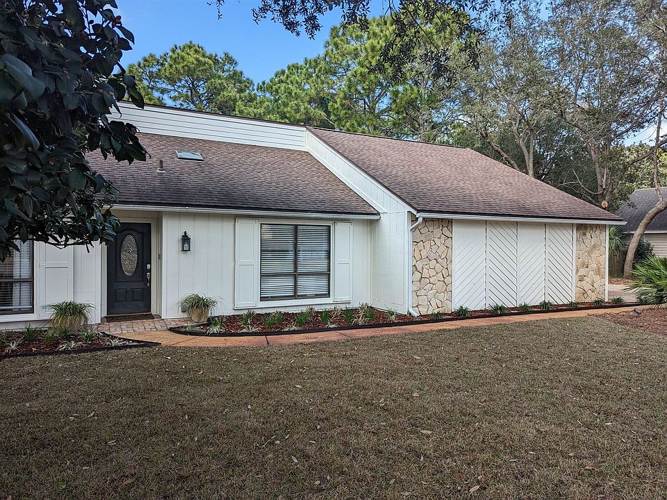 1st image of 67 Country Club Dr E