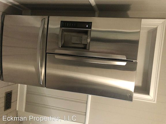 5th image of 240 E 3rd St #8579029