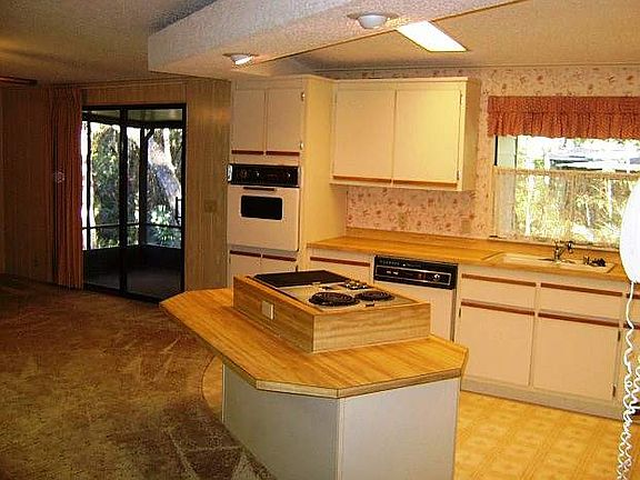 4th image of 80 Horseshoe Falls Dr