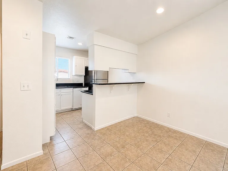 653 W Guadalupe Rd #2019 — Photo 4