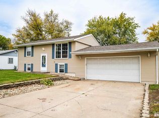 514 Rosewood Dr, Washington, IL 61571