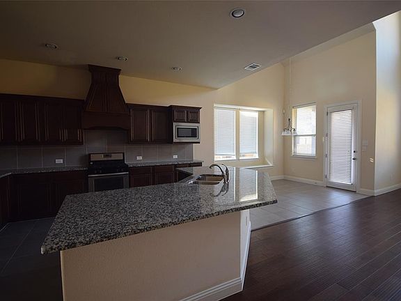 4th image of 10648 Helen Dr
