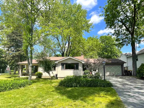 423 Race St, Rockton, IL 61072