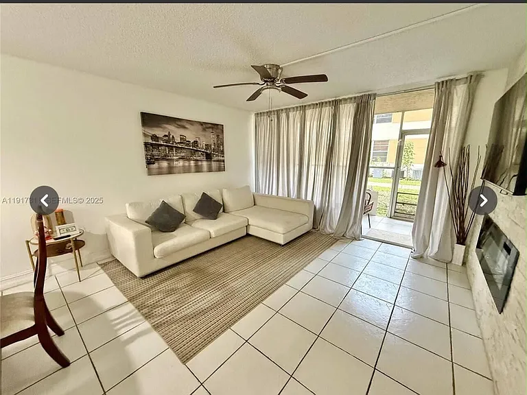 8246 NW 24th St #8246 — Photo 2