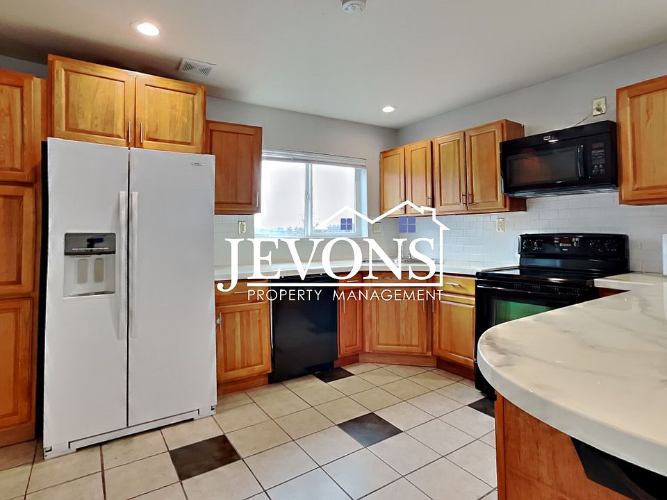 1st image of 3303 S Ainsworth Ave #B