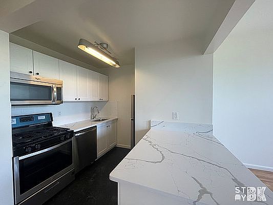 1st image of 195 Richards St #5