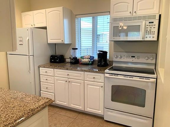 3rd image of 2511 Boxwood Ln