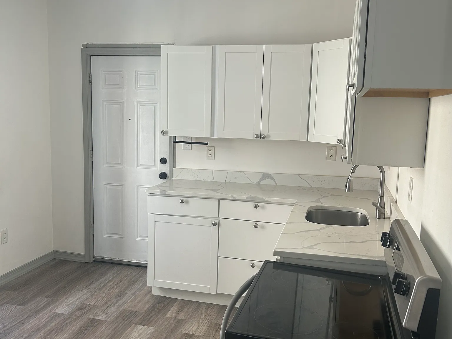 1 bed, $895 — Photo 1