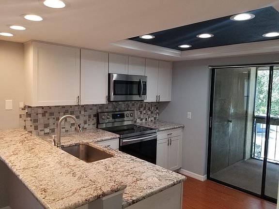 2nd image of 118 Woodlake Wynde #118