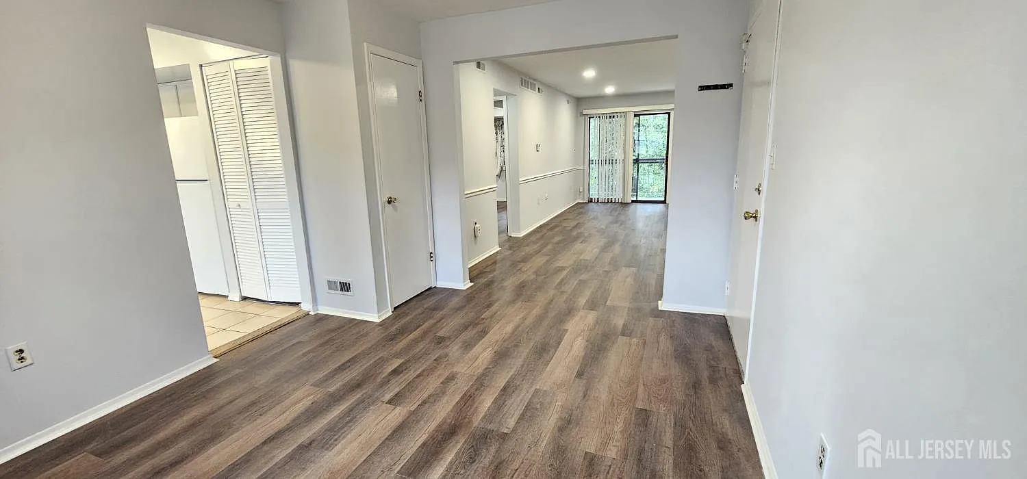 1 bed, 1.0 bath, $2,000 — Photo 2