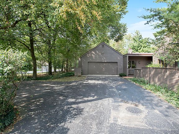 2nd image of 1020 Cohasset Ln