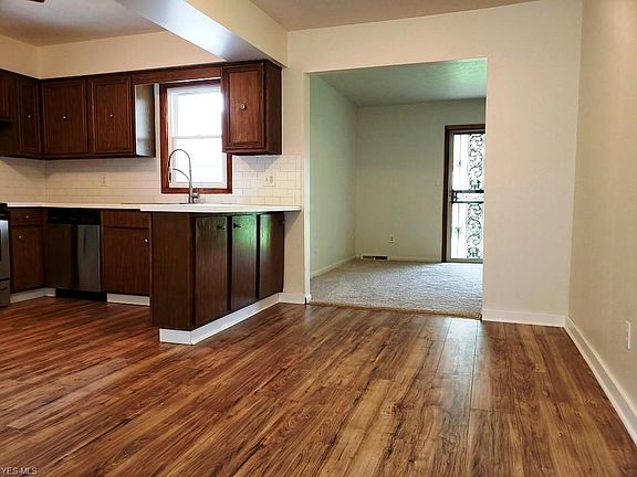 4th image of 16124 S Glenn Dr
