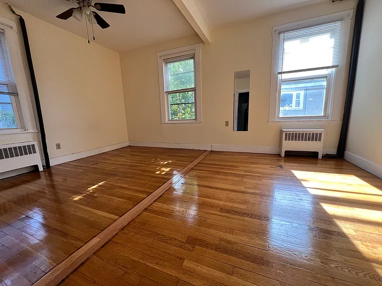 138 Hampshire St #2B — Photo 3