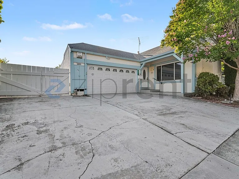 38071 Edward Ave — Photo 2