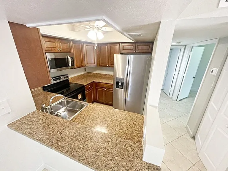 1548 SE Royal Green Cir #M-108 — Photo 4