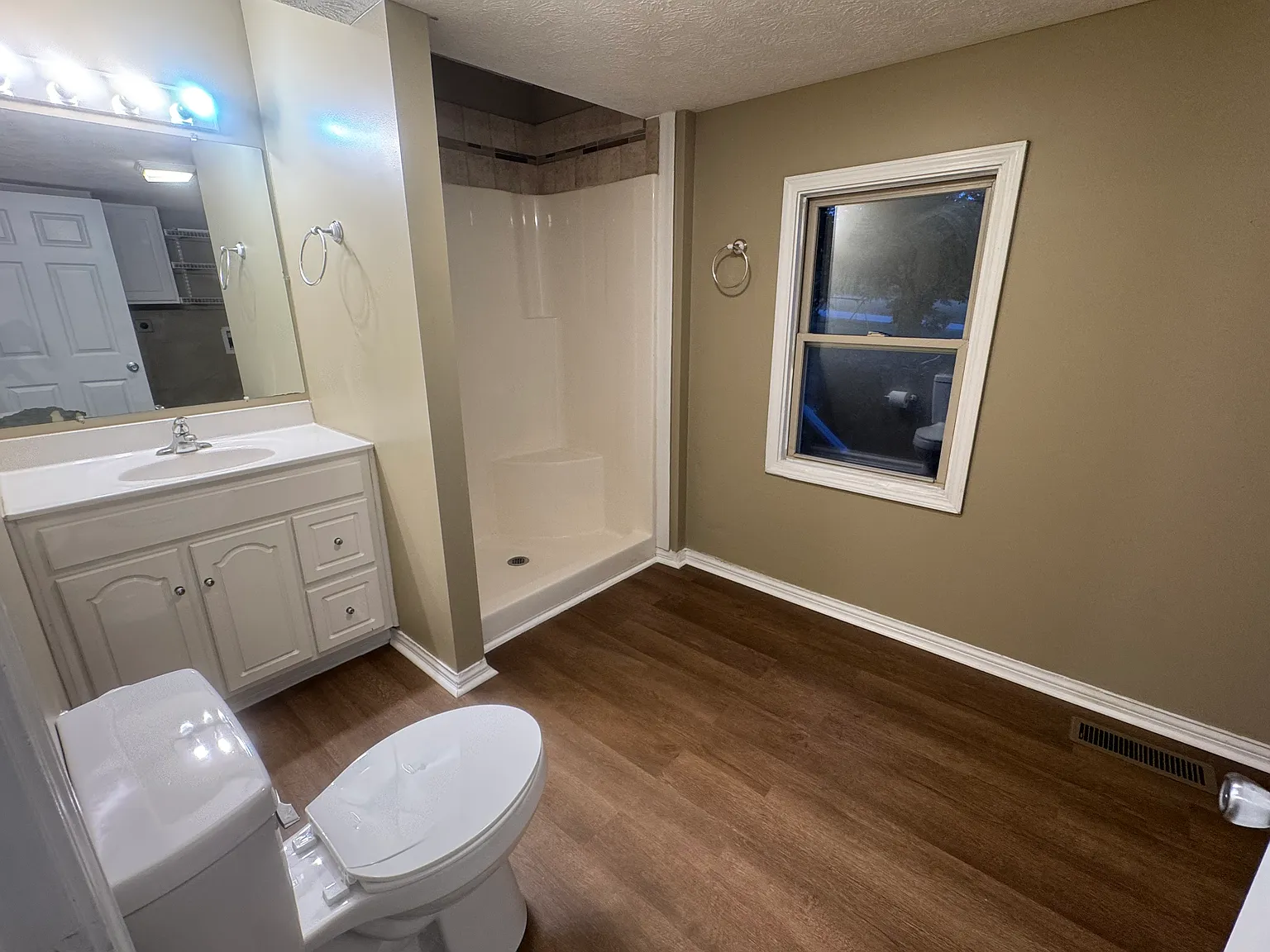 4 bed, 1600 sqft, $1,500 — Photo 3