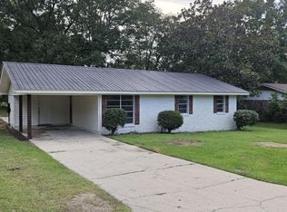1203 Dawn Dr, Ellisville, MS 39437